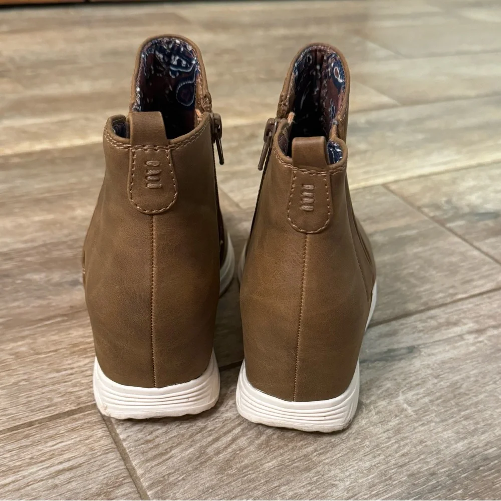 Booties - Picture 5 of 7